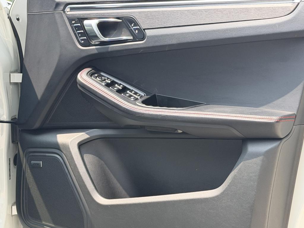 Porsche Macan GTS 3.0A PDK Panoramic Roof, picture 7