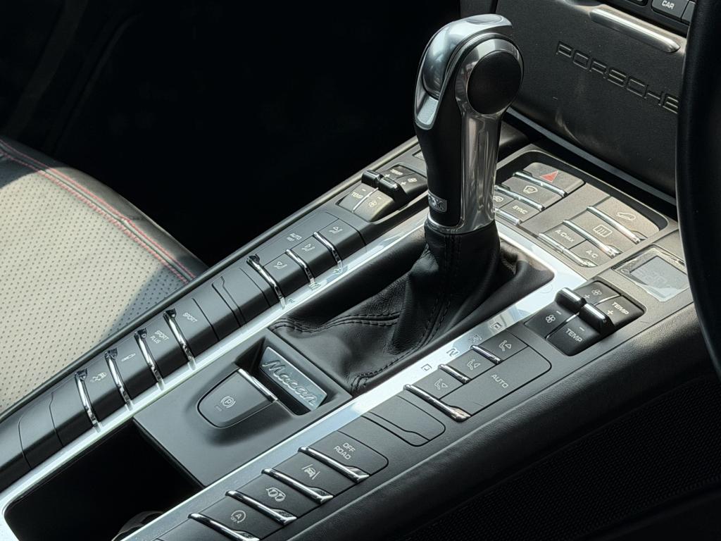 Porsche Macan GTS 3.0A PDK Panoramic Roof, picture 9